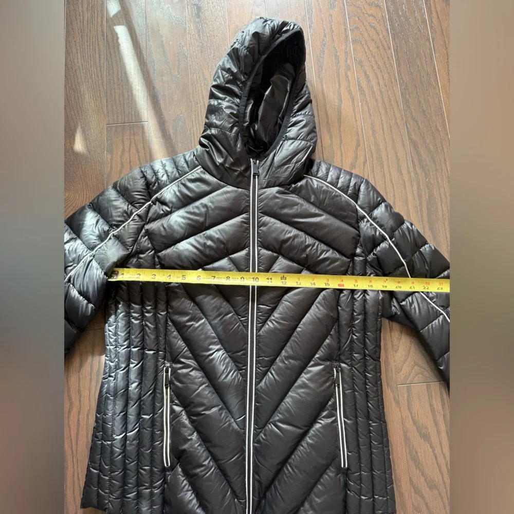 BCBGeneration Ultra Light Weight packable down Jacket Size Large